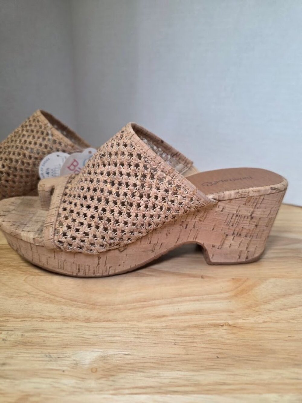 NWT Baretraps Bethie Wedge Sandal 9